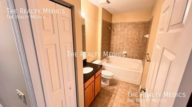 Building Photo - 3732 Avalon Park E Blvd