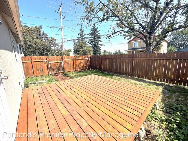 Building Photo - 4 br, 1 bath House - 9312 E Burnside Street