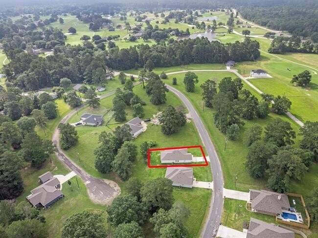 Building Photo - 46 Fairway Dr