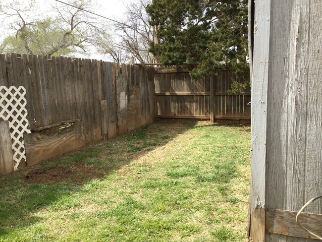 Building Photo - 1 bed 1 bath Close to Texas Tech Pre-Leasing