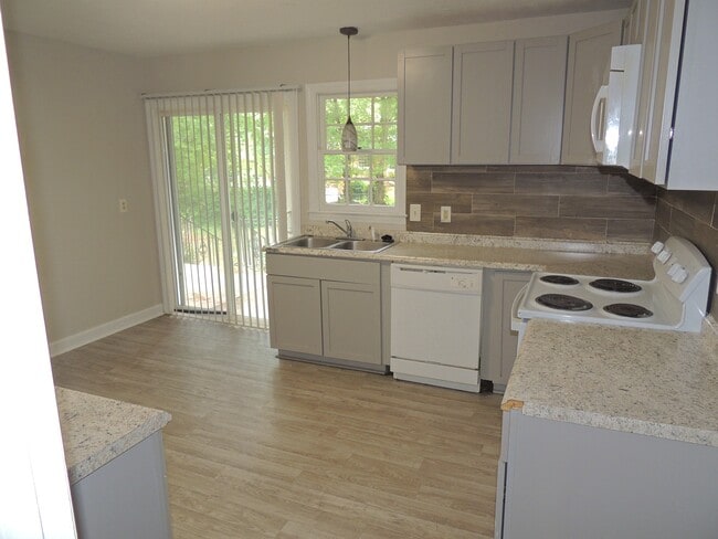 Building Photo - 145 Summerhill Rd