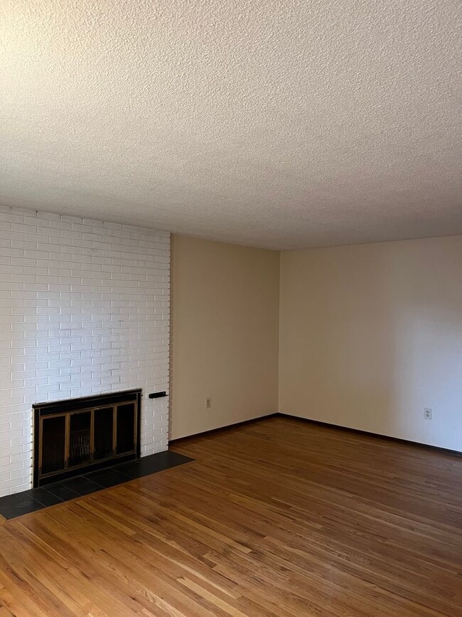 Building Photo - Mid-Mod on Missoula- Single Story!