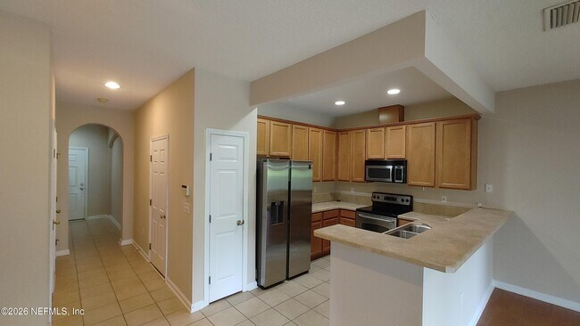 Building Photo - 5976 Pavilion Dr