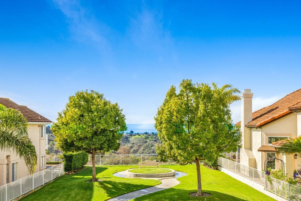 Building Photo - 43 Optima