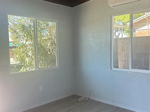 Building Photo - 133 W Birdman Dr