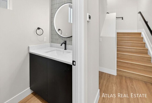 Building Photo - 830 Cherry St