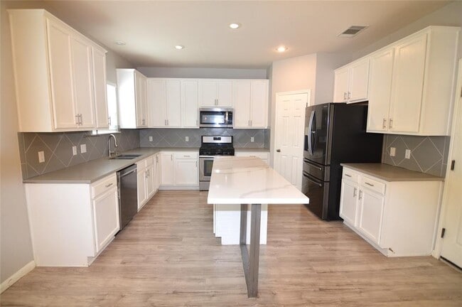 Building Photo - 916 Brighton Pl