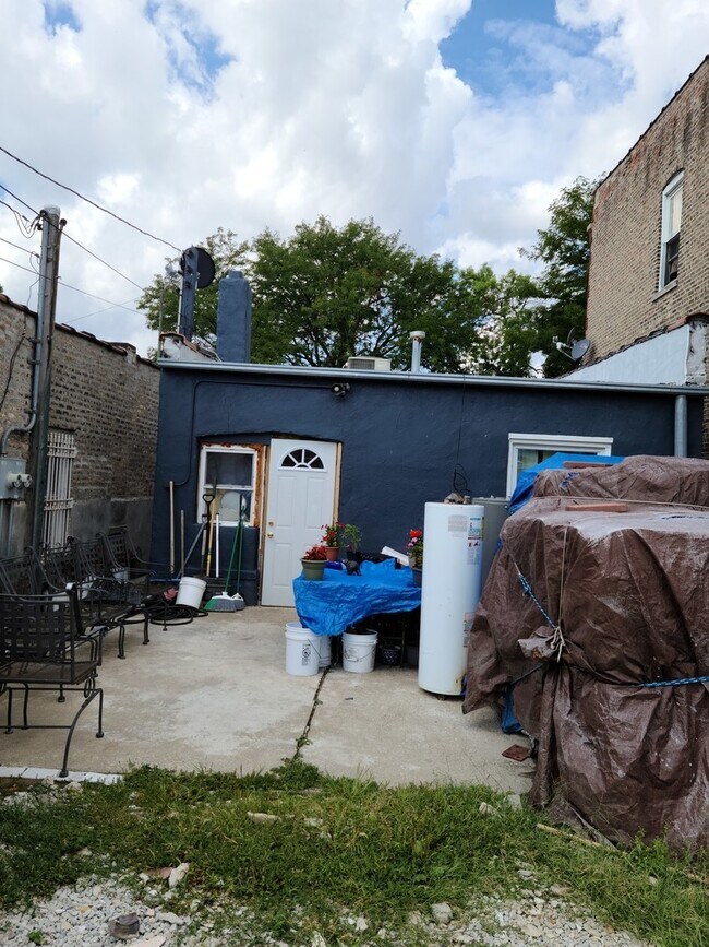 Building Photo - 2141 N Laramie Ave
