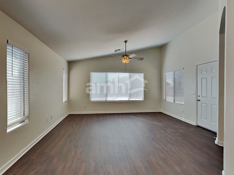 Building Photo - 10706 S Distillery Canyon Spring Dr