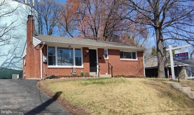 Building Photo - 1608 Elson St