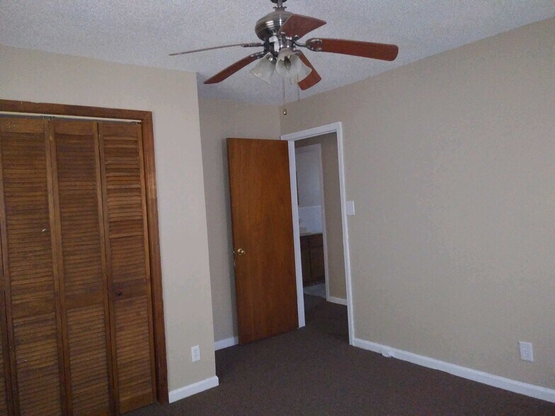 Building Photo - 612 Gaines Ave