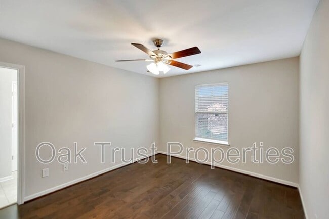 Building Photo - 504 Truman Dr