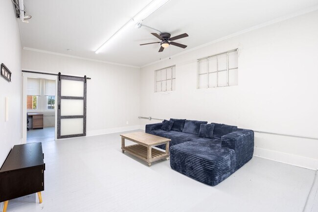 Building Photo - 9 S Main St