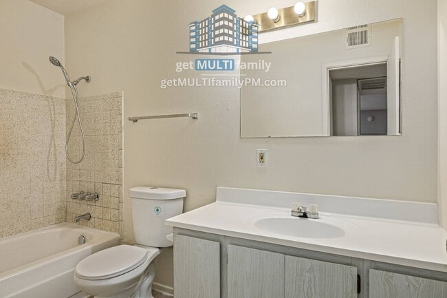 Building Photo - 1111 E Butler Dr