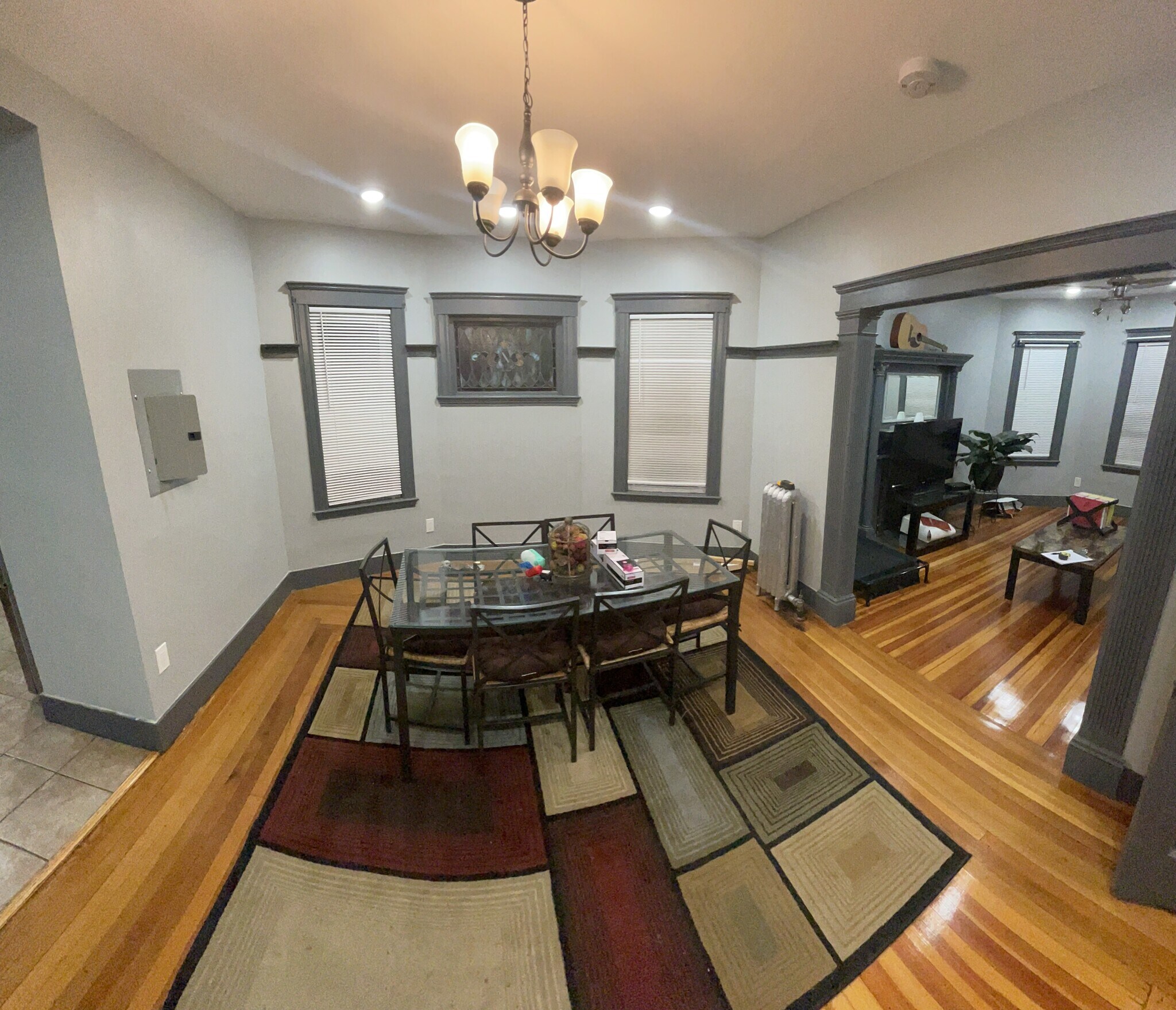 Building Photo - 34 Larchmont St