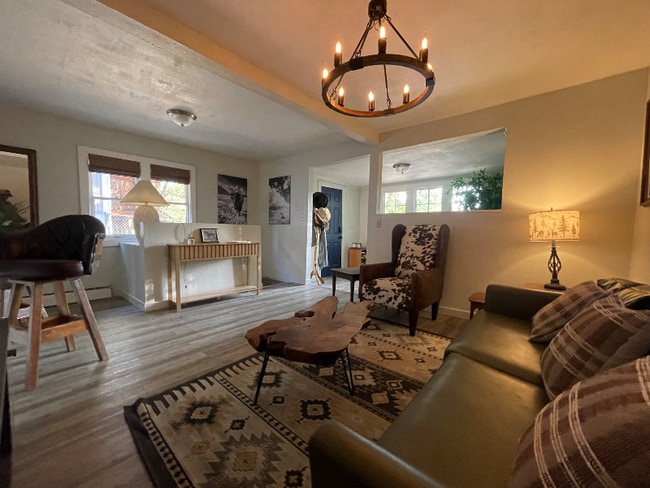 Building Photo - 627 S Melrose St