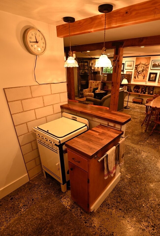 Building Photo - 3bd/2ba Seattle Home
