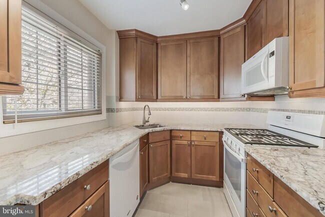 Building Photo - 3282 Martha Custis Dr