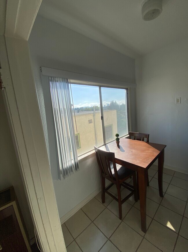 Building Photo - 2021 S Rimpau Blvd