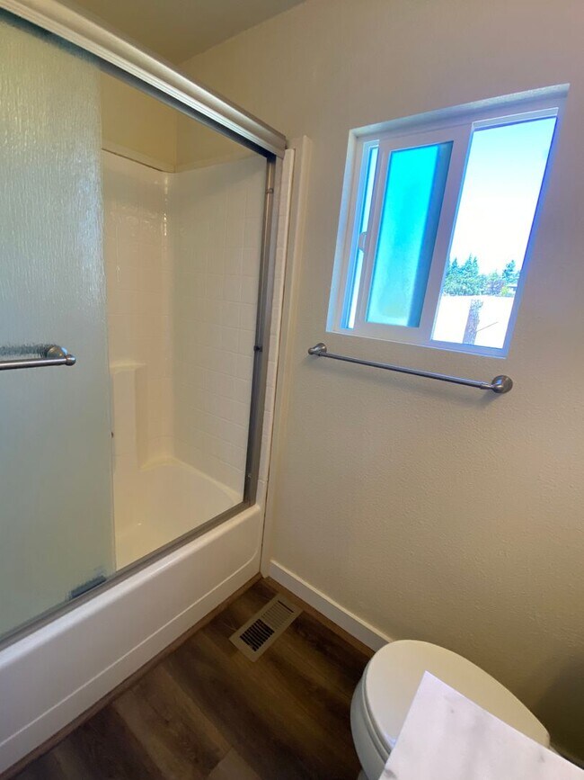 Building Photo - Private, Gated and Views -2 Bdm 2 Bath Gra...