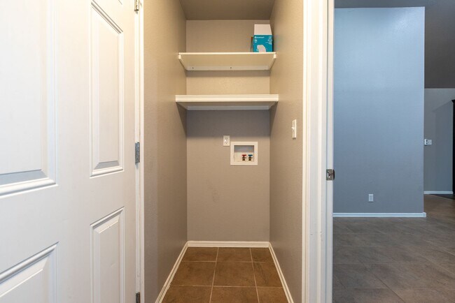 Building Photo - 3 Bed / 2 Bath in Owasso!