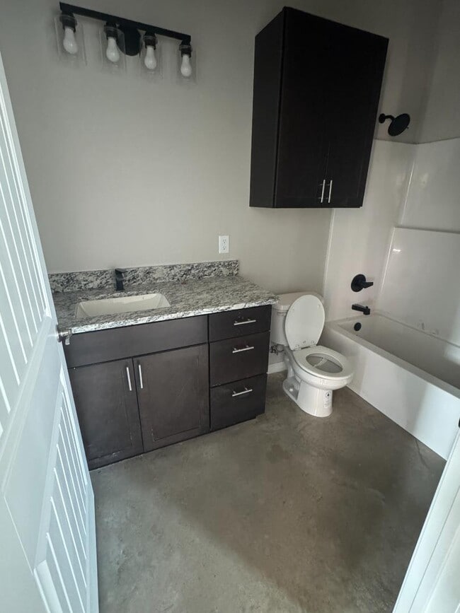 Building Photo - 700 West St