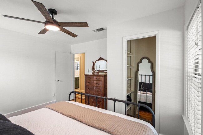 Building Photo - 306 Naples St