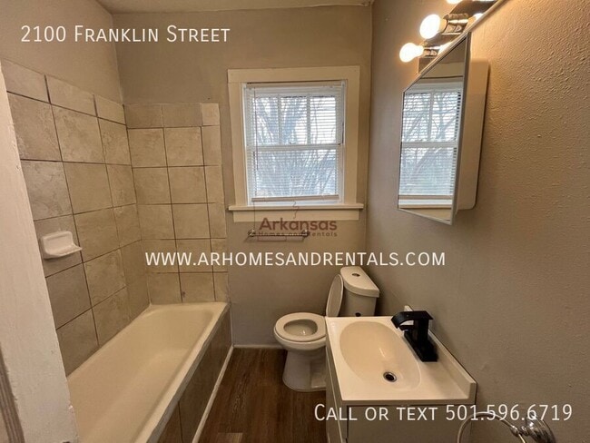 Building Photo - 2100 Franklin St