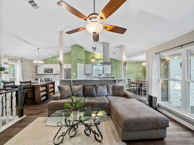 Building Photo - 2301 Summit Dr