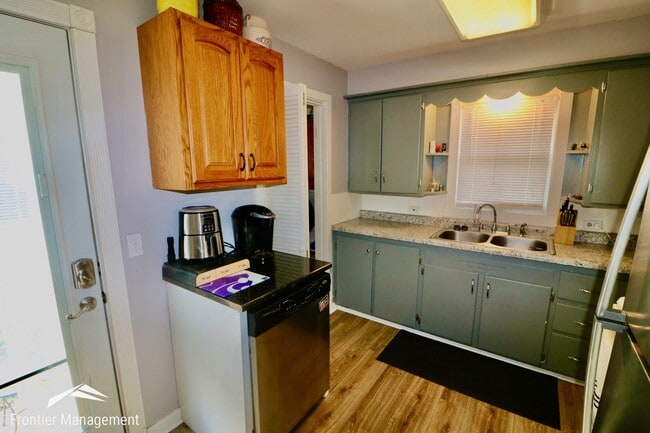 Building Photo - Beautiful Two Bedroom Home