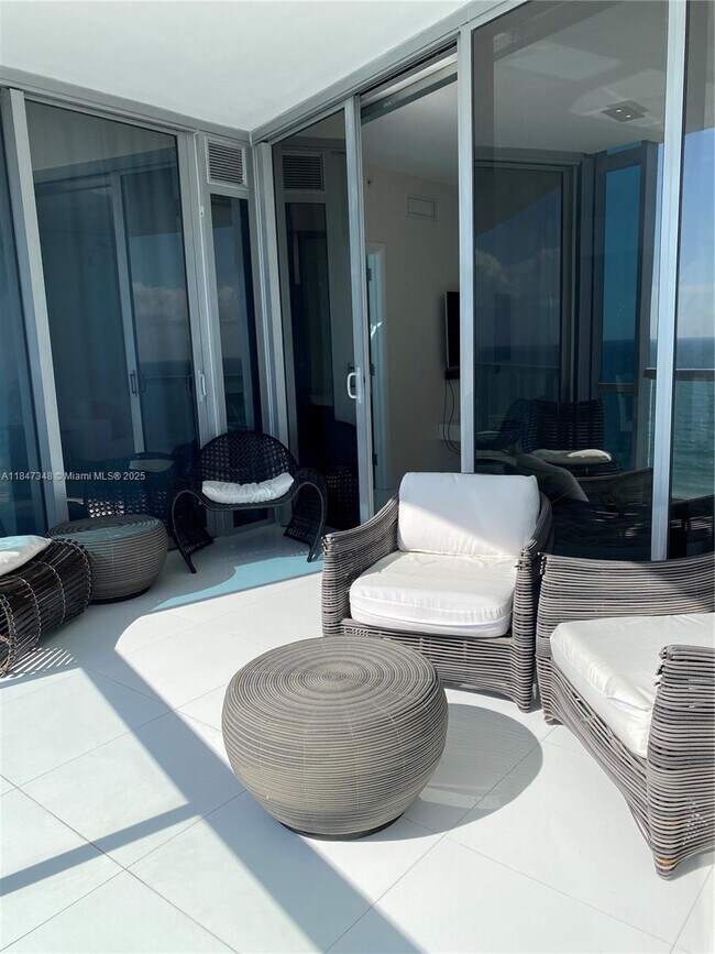 Building Photo - 17121 Collins Ave
