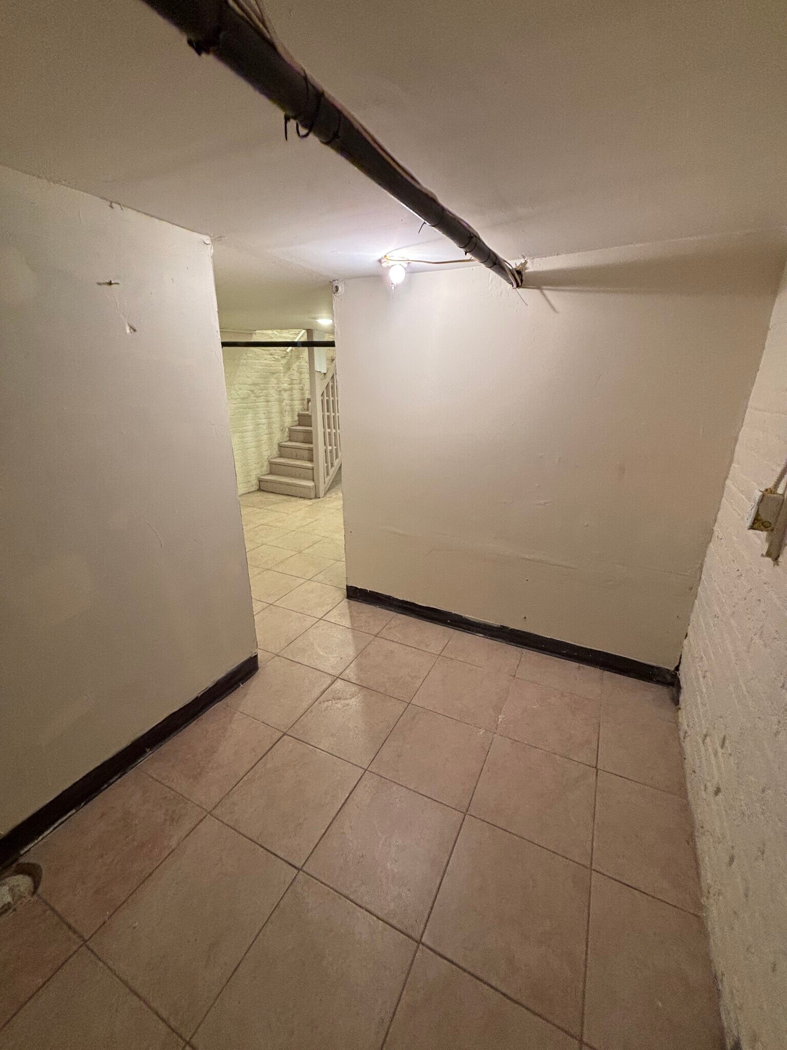 Building Photo - 214 S 11th St