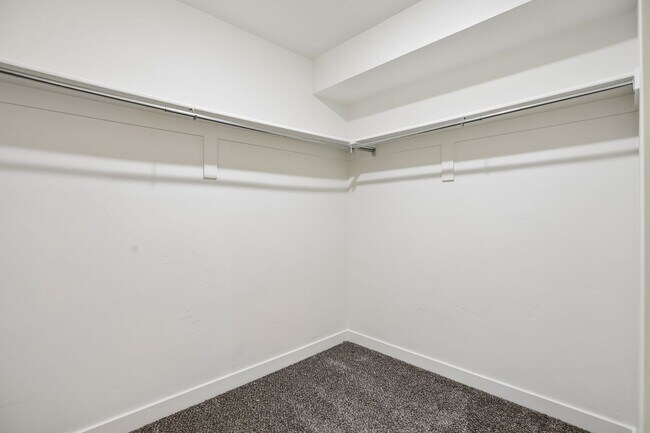 Building Photo - 734 E 500 S