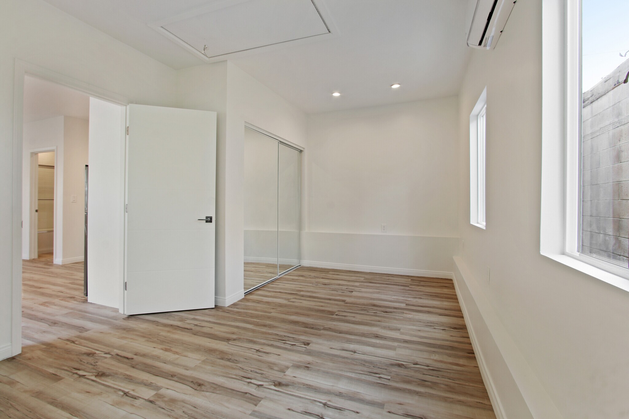 Building Photo - 8345 Westlawn Ave