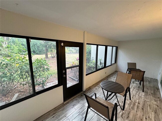 Building Photo - 645 Woodlawn Dr