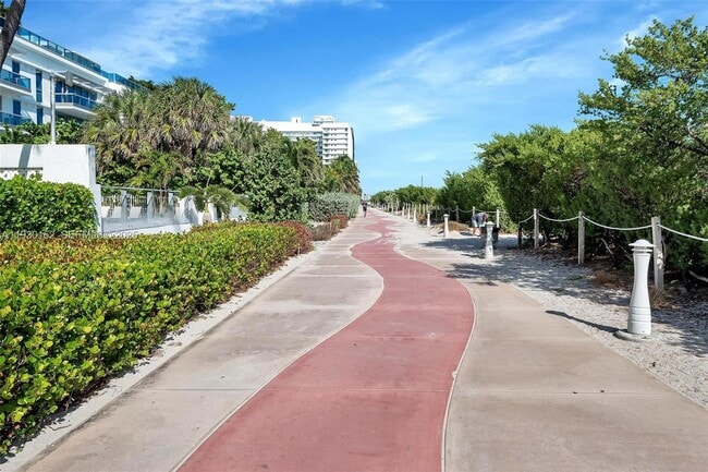 Building Photo - 6515 Collins Ave