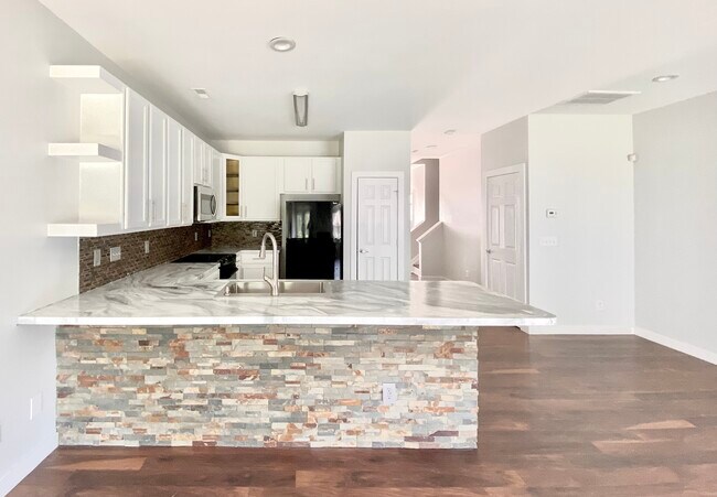 Building Photo - 1328 Stone Manor Dr