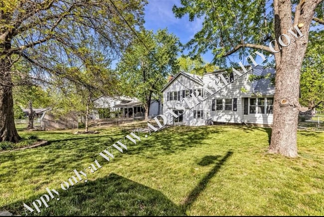 Building Photo - Beautiful 4 Bed 2 Bath Home in Olathe-Available in JULY!!