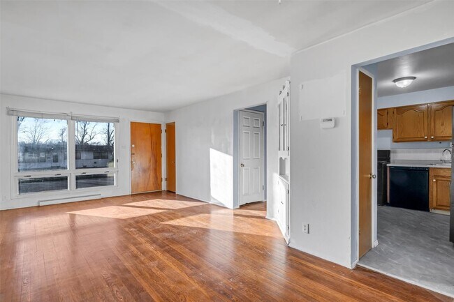 Building Photo - 9014 Ellison Dr