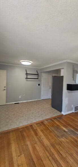 Building Photo - 7228 Linden St