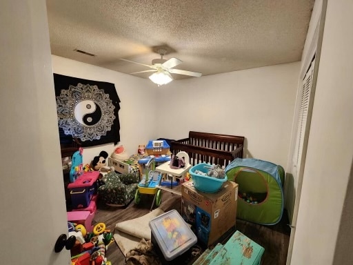 Building Photo - 220 Summertree Ln