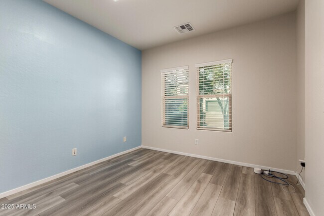 Building Photo - 1649 W Red Bird Rd