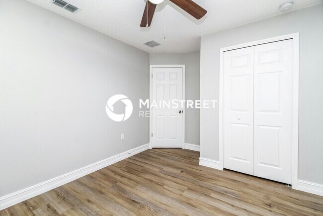 Building Photo - 3 Bedroom Pet-Friendly Home in LEESBURG, FL with Main Street Renewal