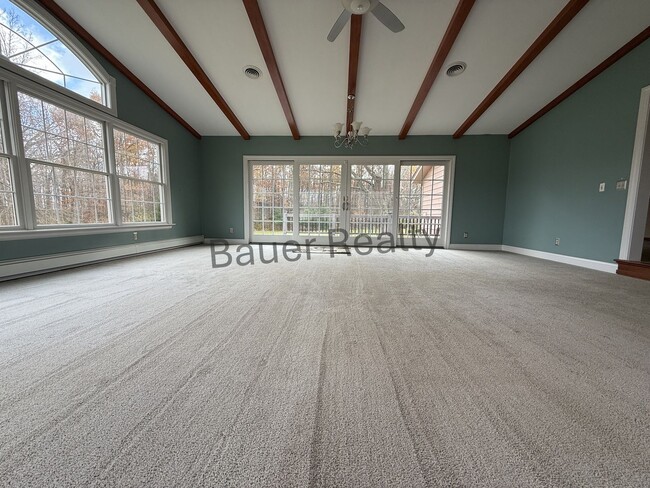 Building Photo - Beautiful County Setting