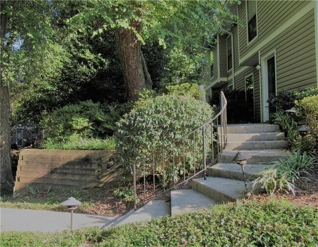 Building Photo - 1503 Wynnes Ridge Cir SE