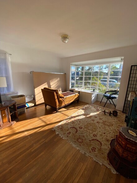 Building Photo - 3045 Edgehill Dr