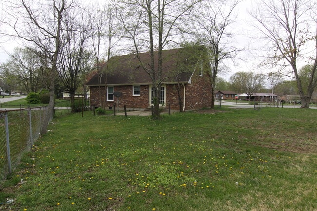 Building Photo - 4 Bedroom Pet Friendly Home For Rent Near Post!