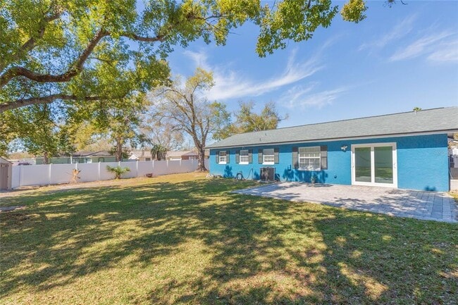 Building Photo - 2307 Lincoln Ct