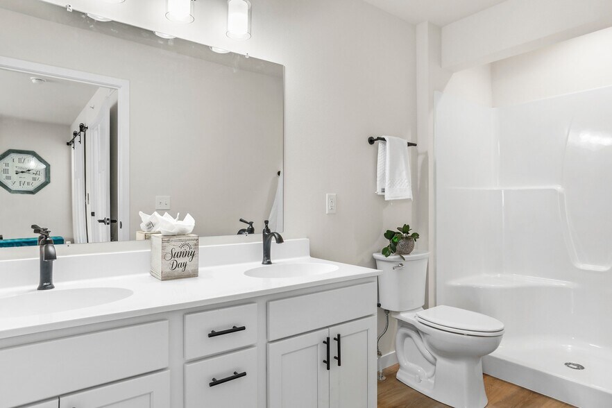 Building Photo - 940 Canter Dr