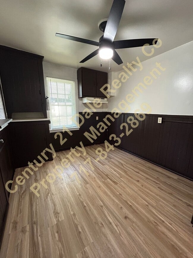 Building Photo - Beautifully redone 3 BR, 1 Bath Townhouse in York Suburban Schools